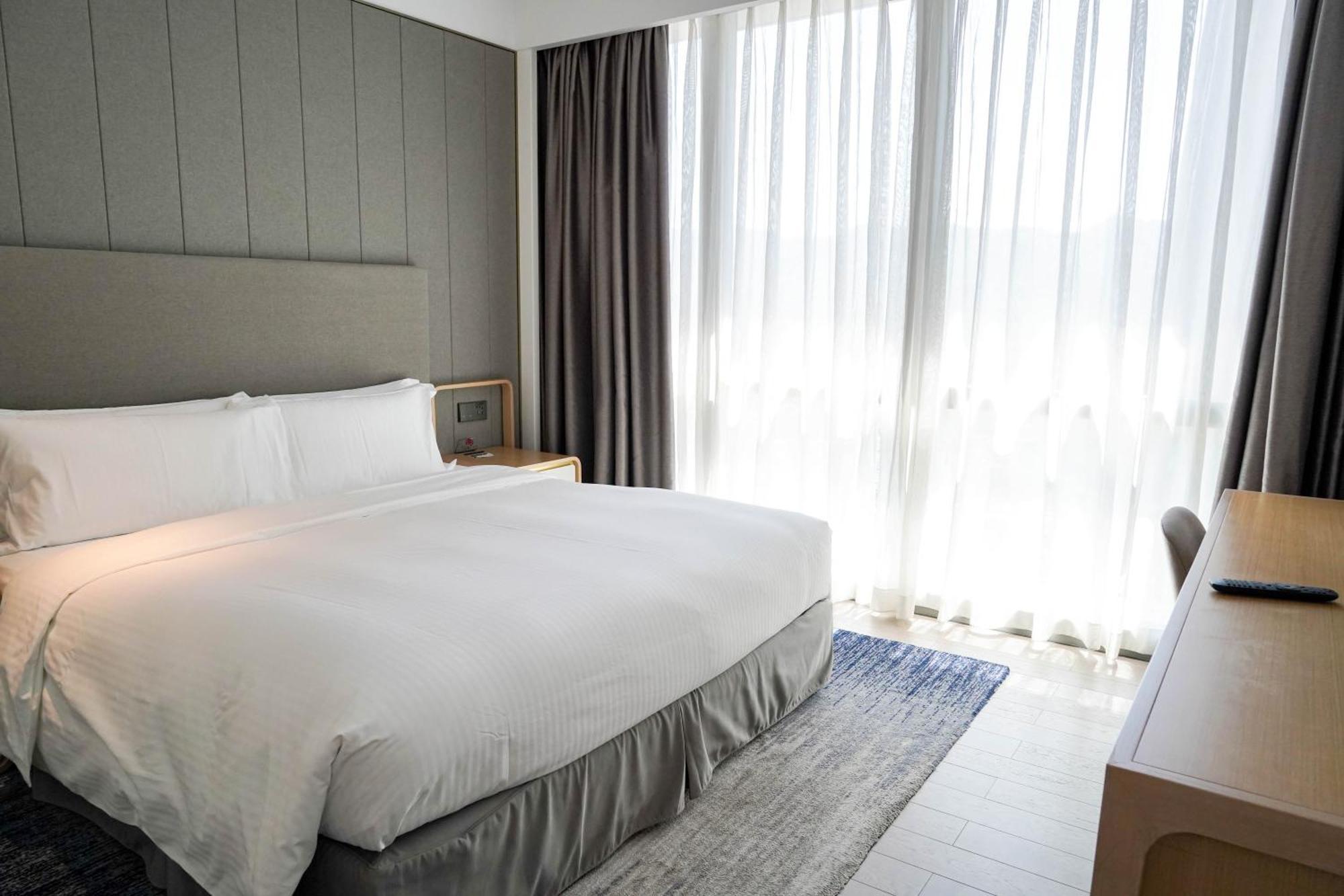 Ascott Raffles City Chongqing Bagian luar foto